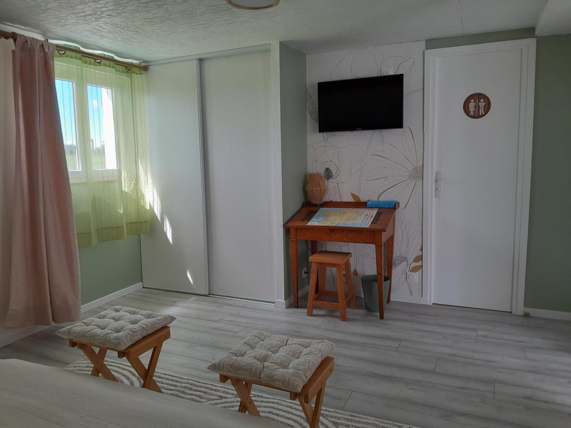 Chambres D Hotes Au P'Tit Bonheur Campagnard Jarnosse Bilik gambar